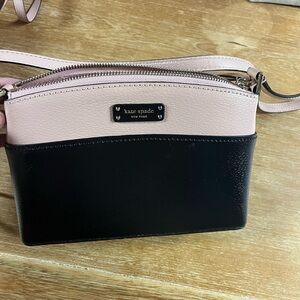 Small Kate spade purse barely used in great condition